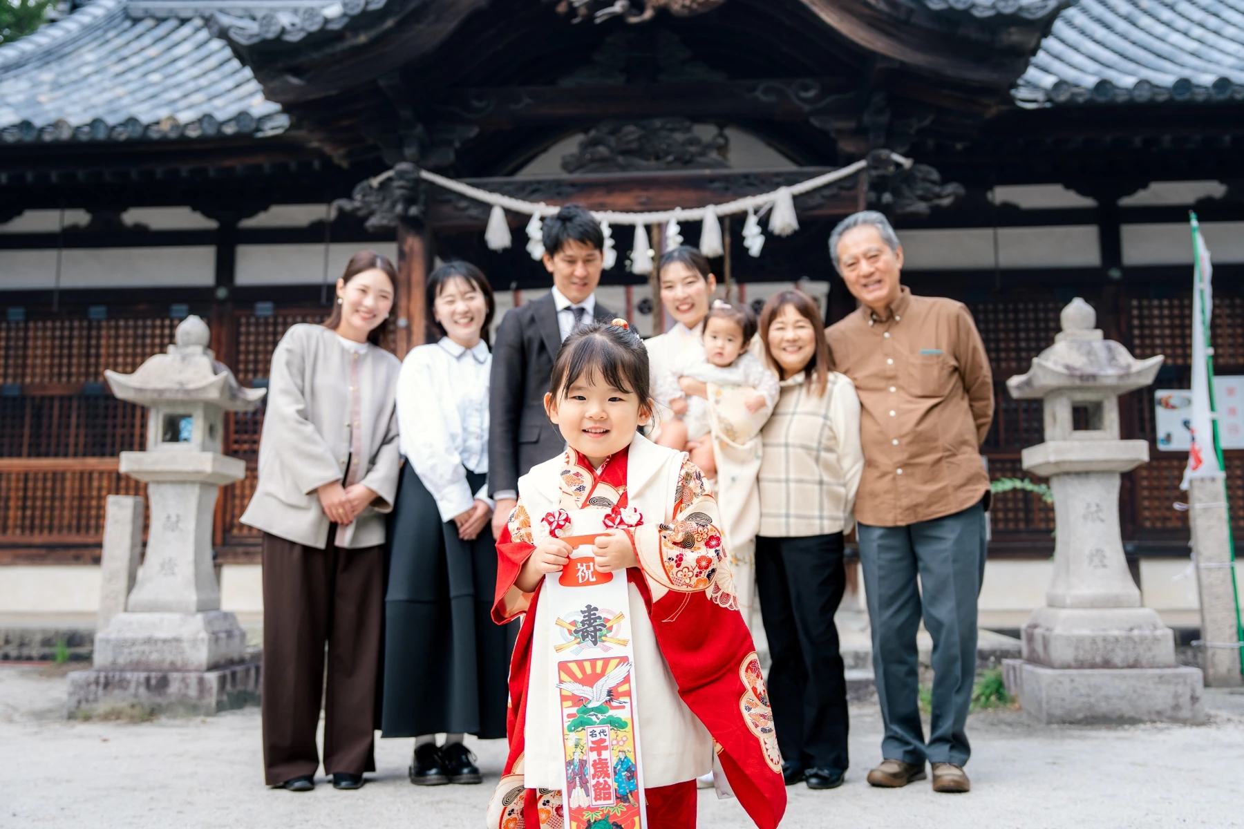 お子さまを囲んで、みんなでお祝い