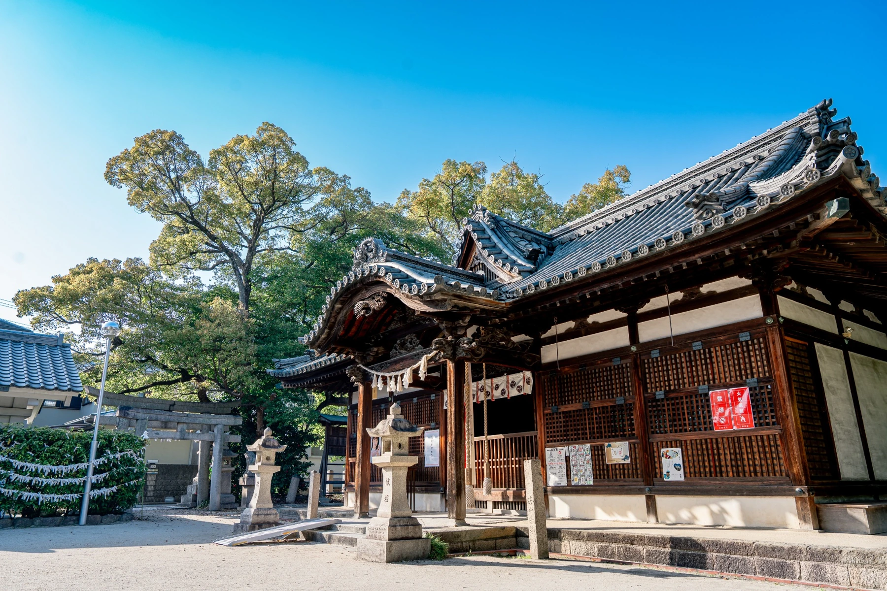 日部神社の社殿と境内