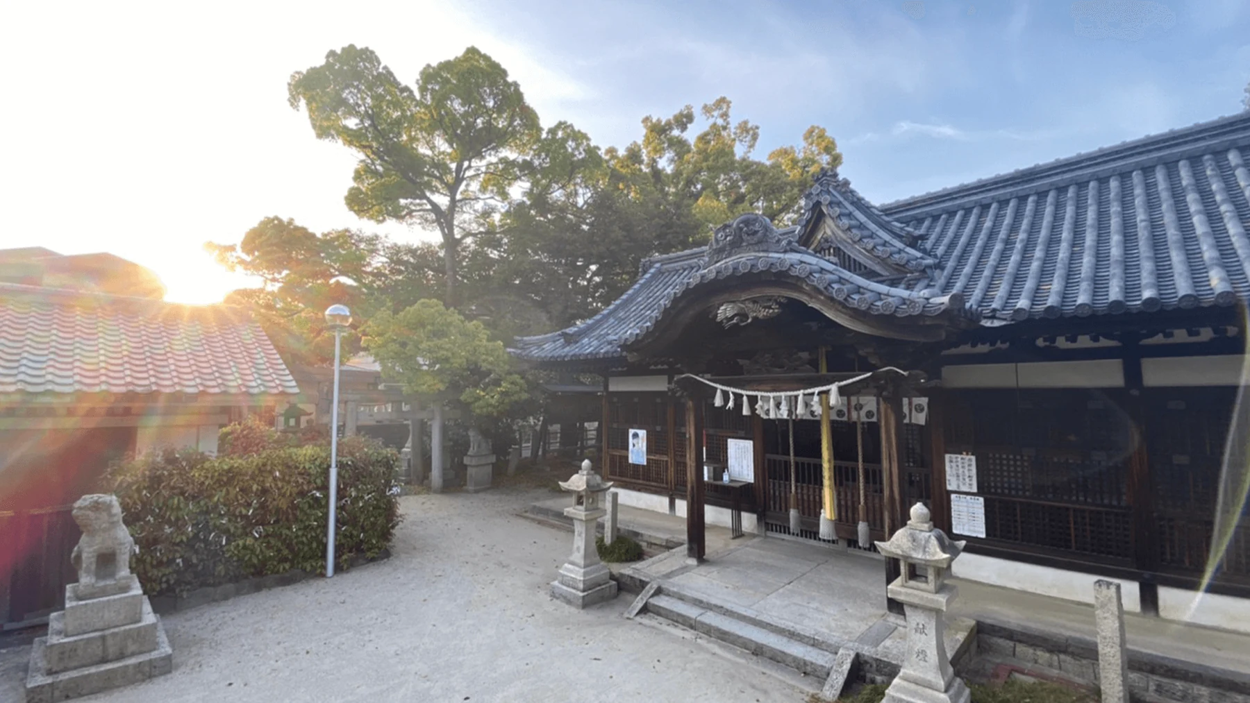 日部神社の境内